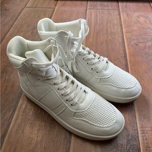 American Eagle Women’s White Vintage High-Top Sneakers Size 9 New with tags.